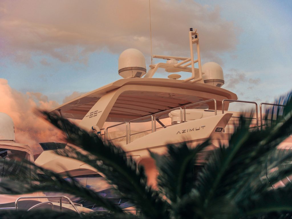 Best Yacht Size for Beginners in Cancun Choosing the Right Boat for Your First Charter - Cancun Yacht Rentals